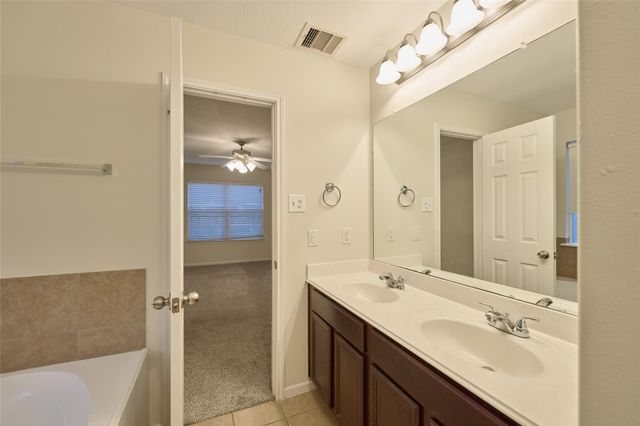 12515 Lake Shore Drive, Montgomery, TX 77356