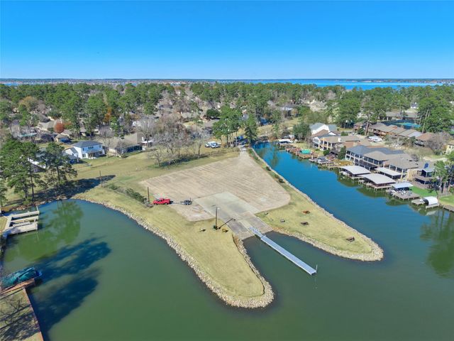 12515 Lake Shore Drive, Montgomery, TX 77356