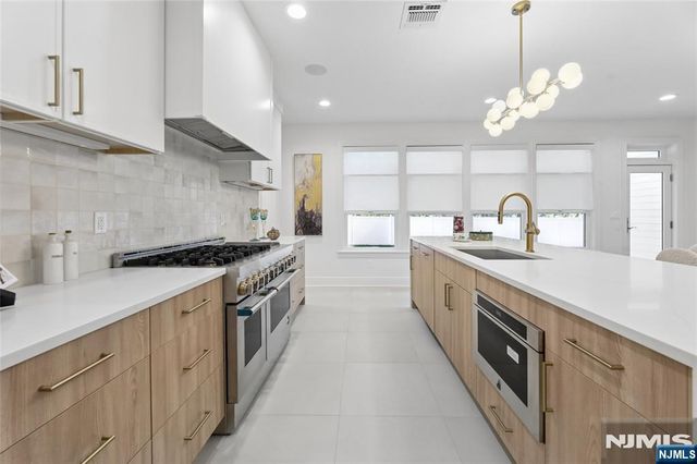 337 Franklin Street, Haworth, NJ 07641
