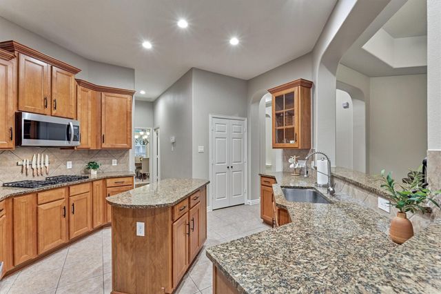 15 Carmeline, The Woodlands, TX 77382