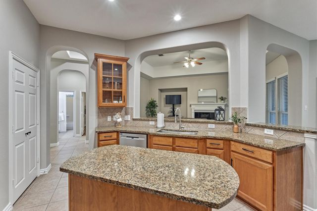 15 Carmeline, The Woodlands, TX 77382
