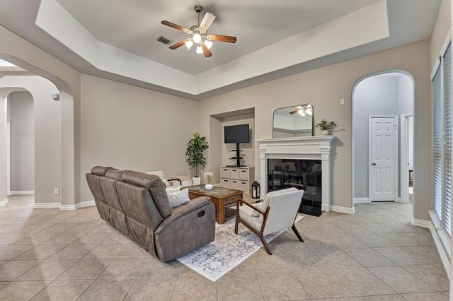 15 Carmeline, The Woodlands, TX 77382