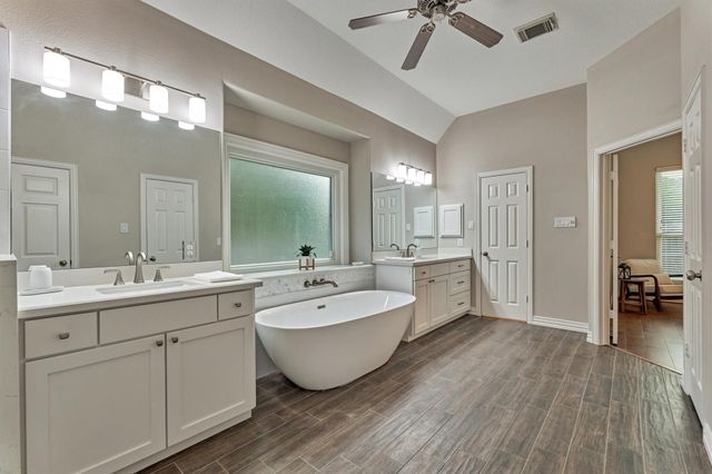 15 Carmeline, The Woodlands, TX 77382