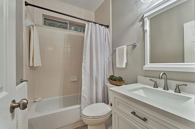 15 Carmeline, The Woodlands, TX 77382