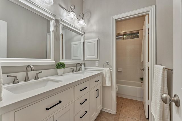 15 Carmeline, The Woodlands, TX 77382