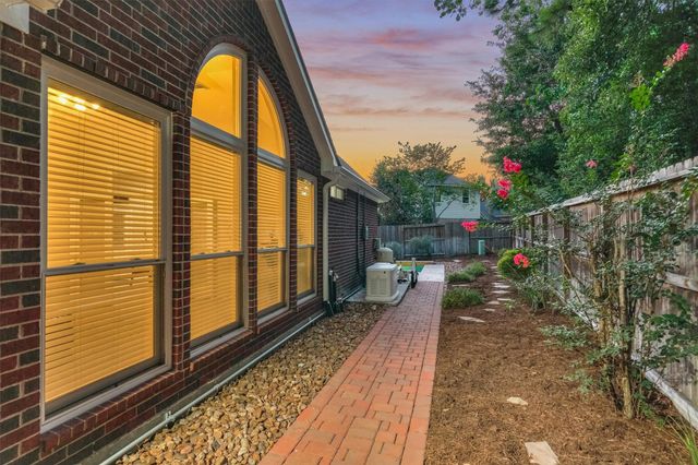 15 Carmeline, The Woodlands, TX 77382
