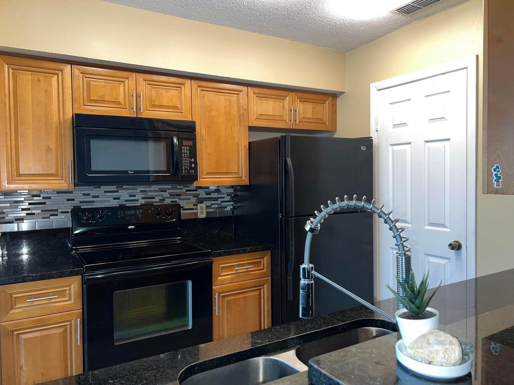 815 W Boynton Beach Boulevard 7-205, Boynton Beach, FL 33426