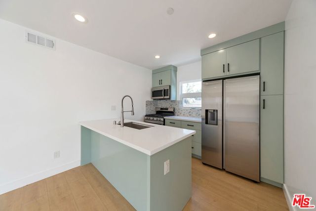 3045 Wellington Road, Los Angeles, CA 90016