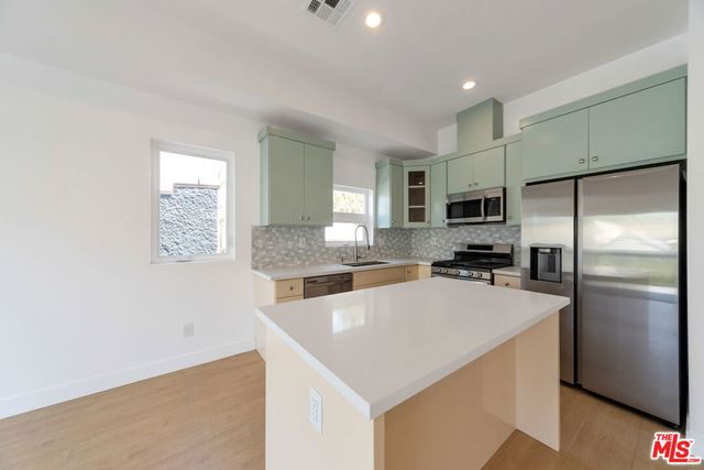 3045 Wellington Road, Los Angeles, CA 90016