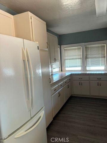 629 E Latham Avenue, Hemet, CA 92543