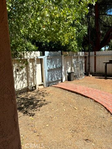 629 E Latham Avenue, Hemet, CA 92543