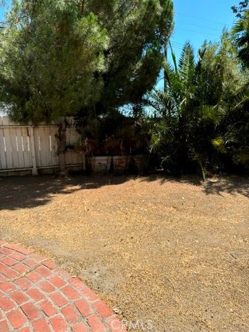 629 E Latham Avenue, Hemet, CA 92543