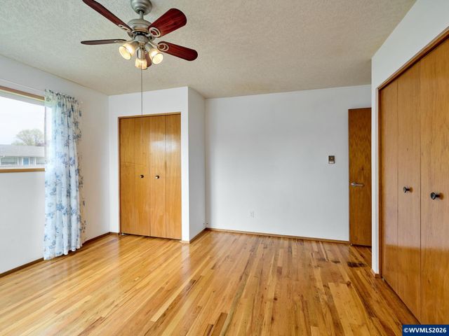 2207 Oregon Ct, Woodburn, OR 97071