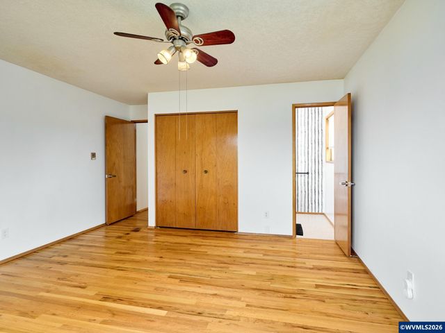 2207 Oregon Ct, Woodburn, OR 97071