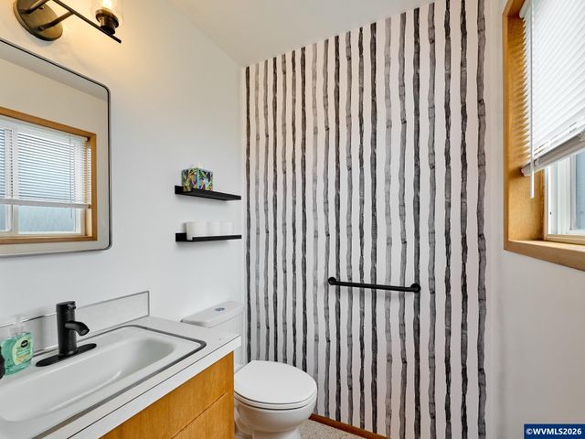2207 Oregon Ct, Woodburn, OR 97071