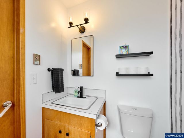2207 Oregon Ct, Woodburn, OR 97071