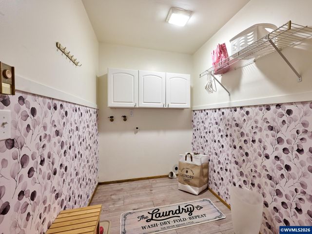 2207 Oregon Ct, Woodburn, OR 97071