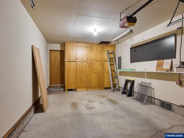 2207 Oregon Ct, Woodburn, OR 97071