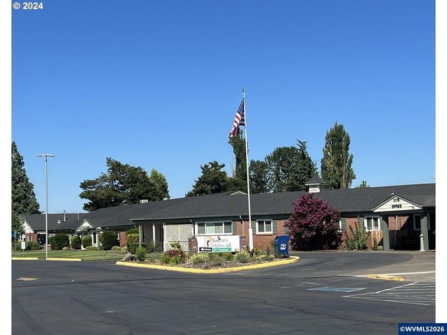2207 Oregon Ct, Woodburn, OR 97071