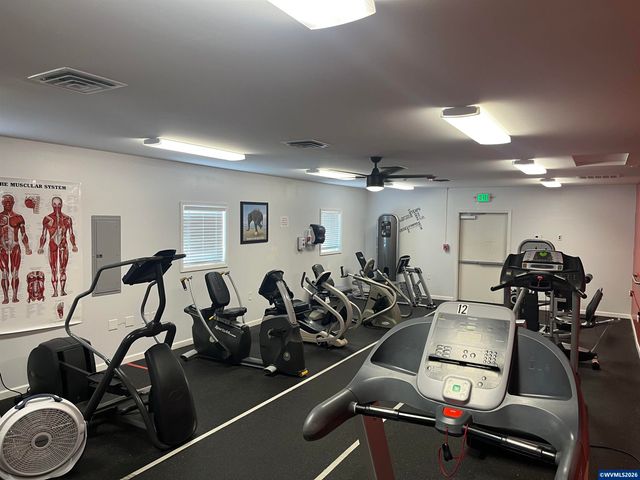 2207 Oregon Ct, Woodburn, OR 97071