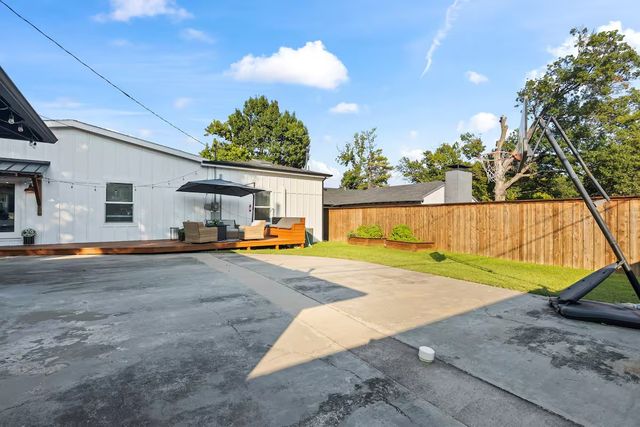 315 Easton Road, Dallas, TX 75218