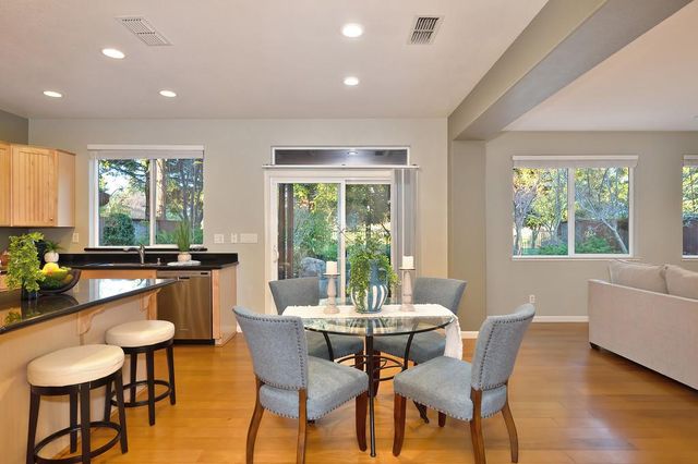 910 Lighthouse Dr, West Sacramento, CA 95605