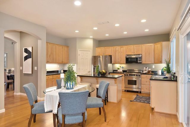 910 Lighthouse Dr, West Sacramento, CA 95605