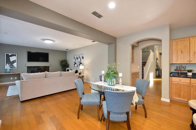 910 Lighthouse Dr, West Sacramento, CA 95605