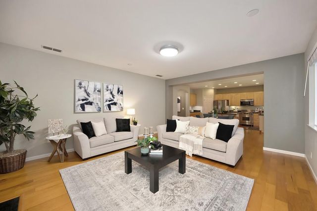 910 Lighthouse Dr, West Sacramento, CA 95605