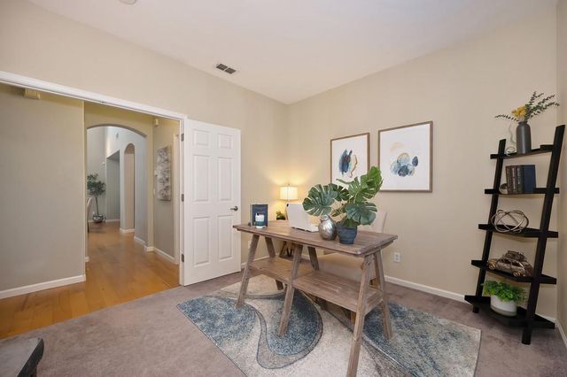 910 Lighthouse Dr, West Sacramento, CA 95605