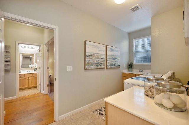 910 Lighthouse Dr, West Sacramento, CA 95605