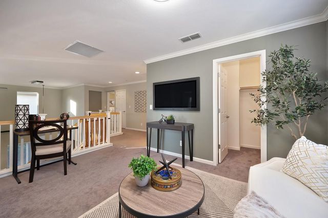 910 Lighthouse Dr, West Sacramento, CA 95605