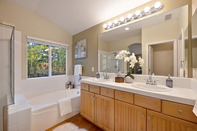 910 Lighthouse Dr, West Sacramento, CA 95605