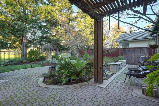 910 Lighthouse Dr, West Sacramento, CA 95605