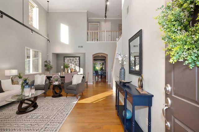 910 Lighthouse Dr, West Sacramento, CA 95605