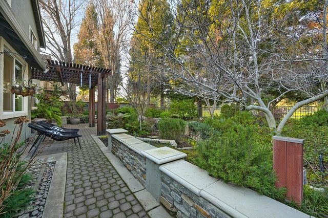 910 Lighthouse Dr, West Sacramento, CA 95605