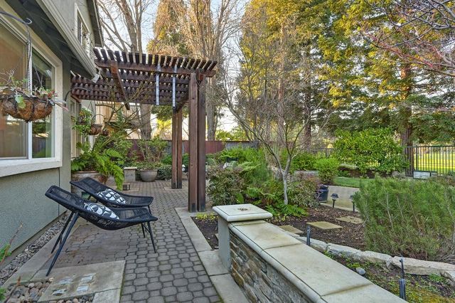 910 Lighthouse Dr, West Sacramento, CA 95605