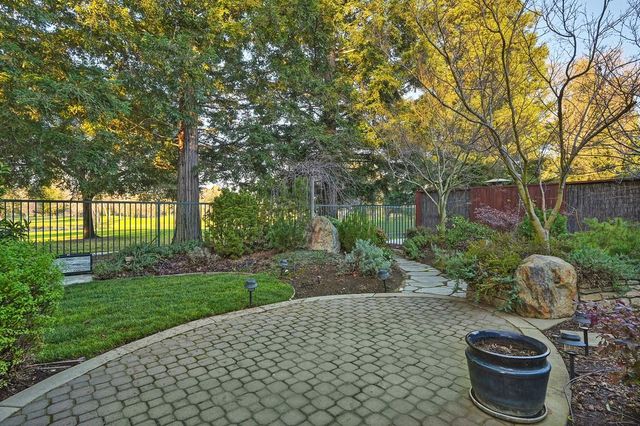 910 Lighthouse Dr, West Sacramento, CA 95605