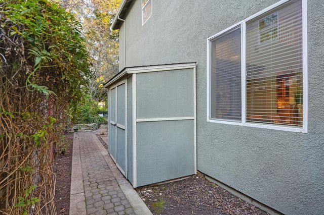 910 Lighthouse Dr, West Sacramento, CA 95605