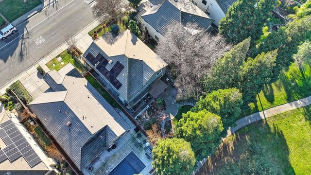 910 Lighthouse Dr, West Sacramento, CA 95605