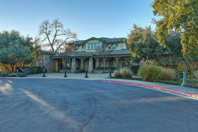 910 Lighthouse Dr, West Sacramento, CA 95605