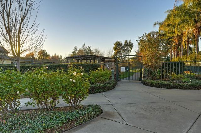 910 Lighthouse Dr, West Sacramento, CA 95605