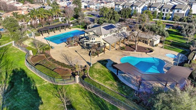 910 Lighthouse Dr, West Sacramento, CA 95605