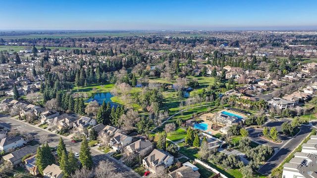 910 Lighthouse Dr, West Sacramento, CA 95605