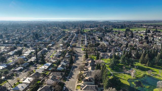 910 Lighthouse Dr, West Sacramento, CA 95605