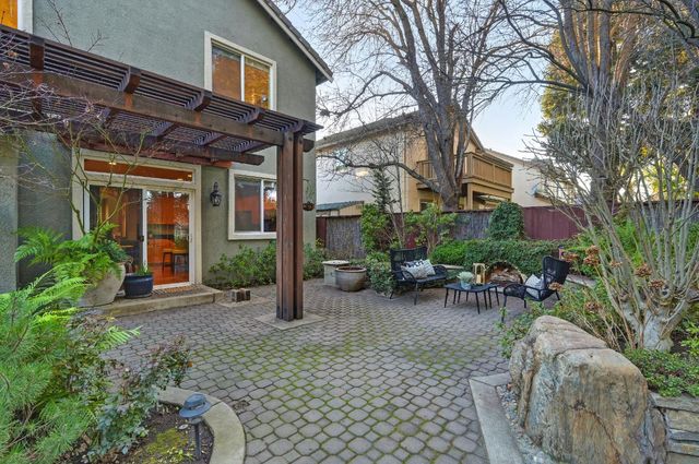 910 Lighthouse Dr, West Sacramento, CA 95605