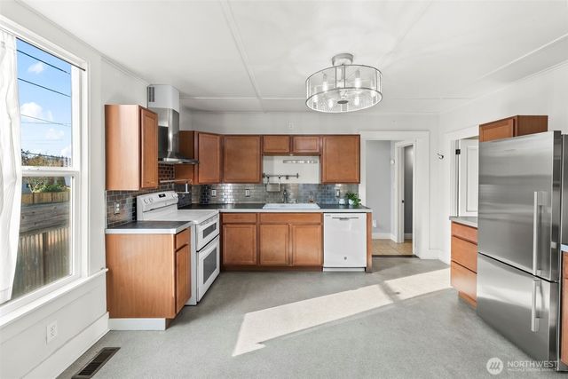 1103 Cogean Avenue, Bremerton, WA 98337