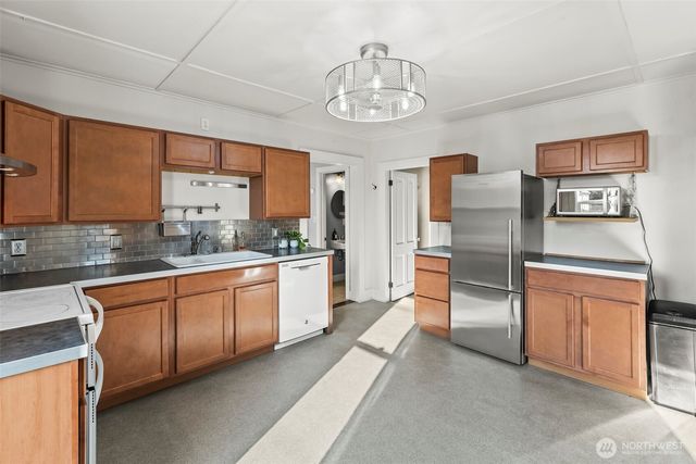 1103 Cogean Avenue, Bremerton, WA 98337