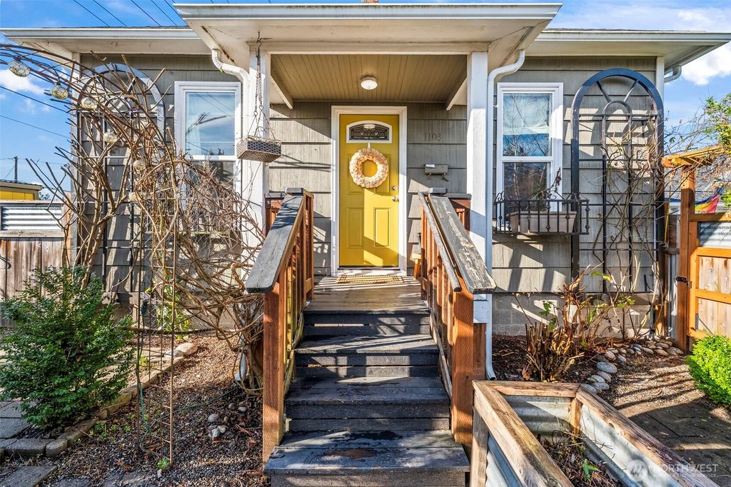 1103 Cogean Avenue, Bremerton, WA 98337