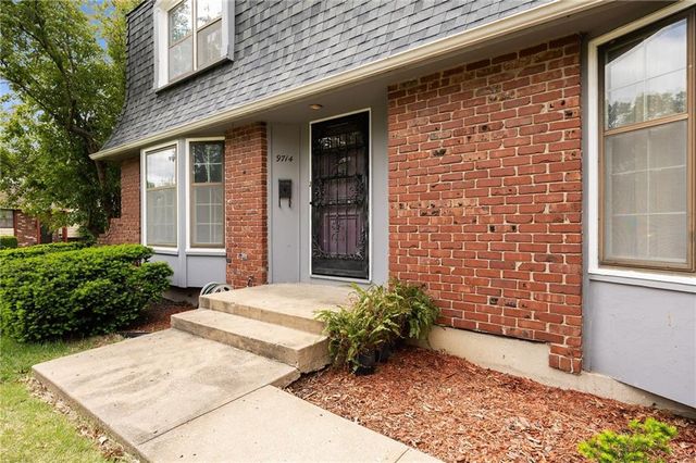 9714 Shepherds Drive, Kansas City, MO 64131